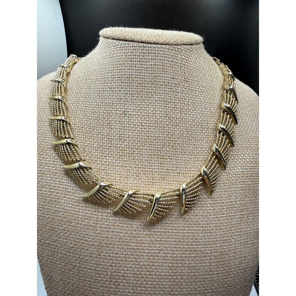 Vintage Coro Gold Tone Textured Leaf Wing Choker Necklace Mid Century Statement